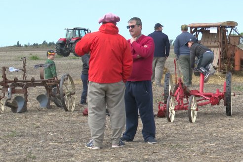 Técnología de ayer y de hoy: Dinámica de Maquinaria Agricola de la Sociedad Rural de Maria Grande