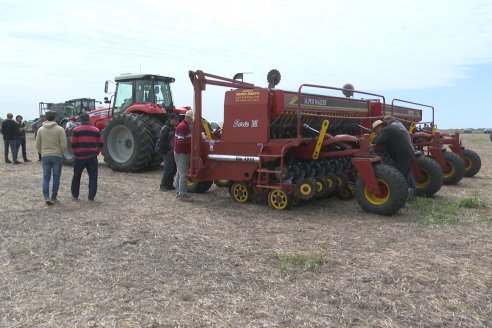 Técnología de ayer y de hoy: Dinámica de Maquinaria Agricola de la Sociedad Rural de Maria Grande