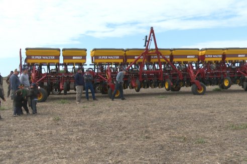 Técnología de ayer y de hoy: Dinámica de Maquinaria Agricola de la Sociedad Rural de Maria Grande