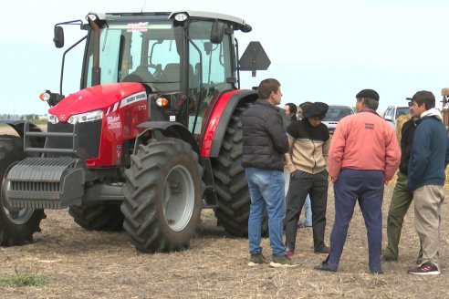 Técnología de ayer y de hoy: Dinámica de Maquinaria Agricola de la Sociedad Rural de Maria Grande