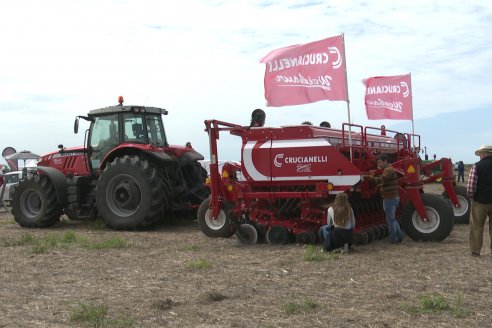 Técnología de ayer y de hoy: Dinámica de Maquinaria Agricola de la Sociedad Rural de Maria Grande