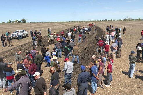 Técnología de ayer y de hoy: Dinámica de Maquinaria Agricola de la Sociedad Rural de Maria Grande