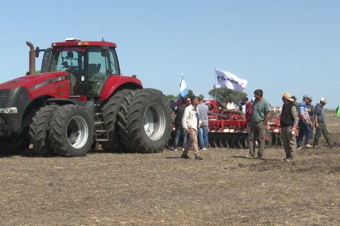 Técnología de ayer y de hoy: Dinámica de Maquinaria Agricola de la Sociedad Rural de Maria Grande