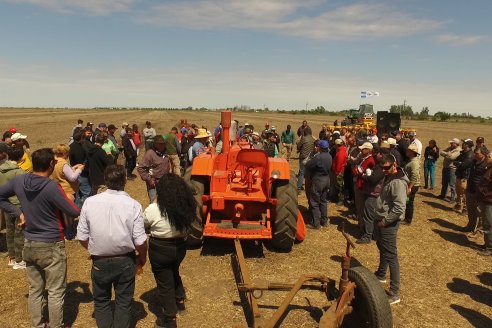 Técnología de ayer y de hoy: Dinámica de Maquinaria Agricola de la Sociedad Rural de Maria Grande