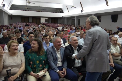 Presentación del Libro de Egidio Luis Jacobi en Crespo: 