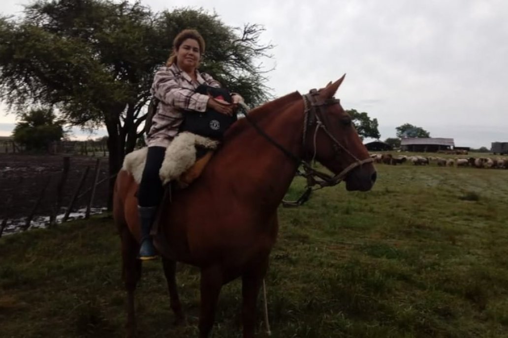 La trabajadora rural aprobó con un distinguido su diplomatura.