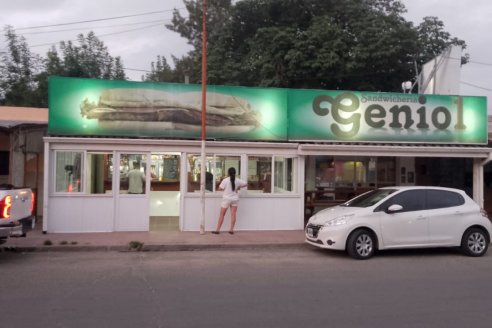 Geniol, la catedral del sándwich de milanesa en Entre Ríos
