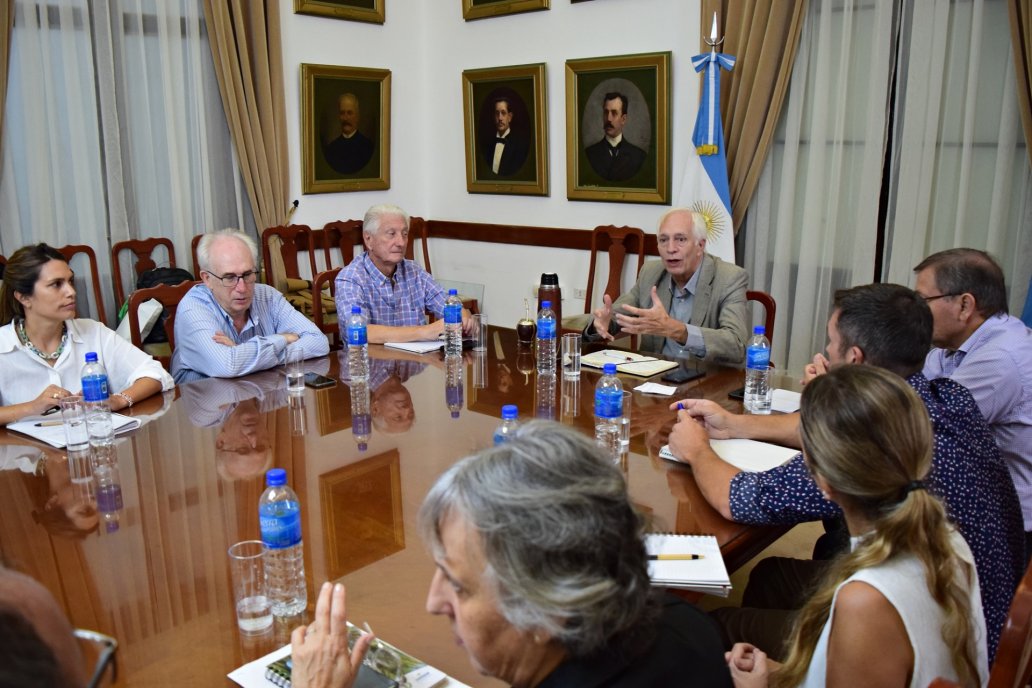 El ministro Bernaudo presentó su propuesta a productores de pollo, huevo y cerdo El ministro Bernaudo presentó su propuesta a productores de pollo, huevo y cerdo
