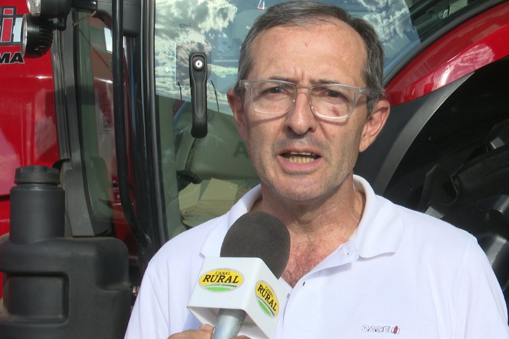 El gerente General de la compañía, en el stand de Case en Expoagro. El gerente General de la compañía, en el stand de Case en Expoagro.