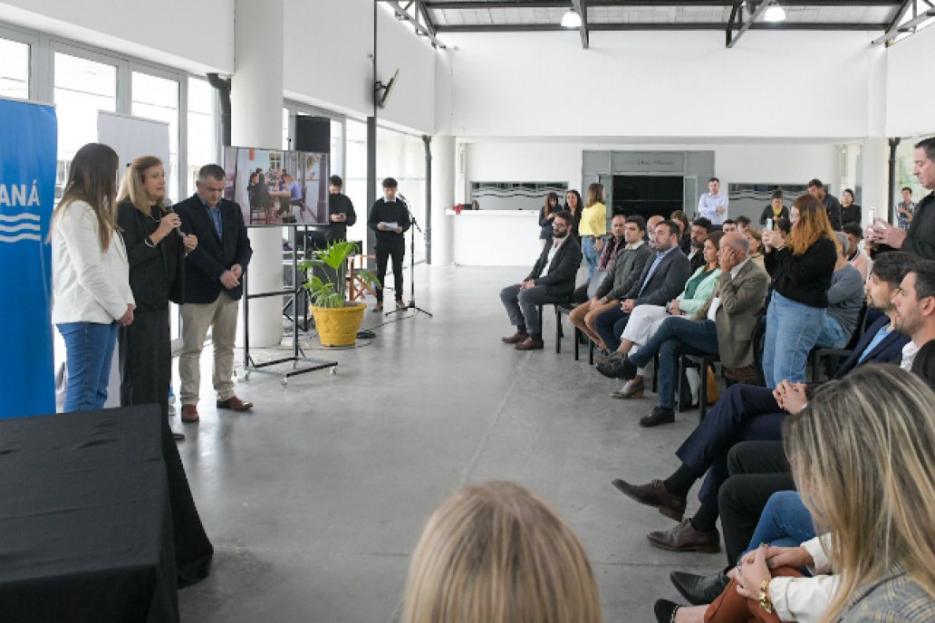 La iniciativa se presentó en la Sala Mayo, encabezada por la intendenta.