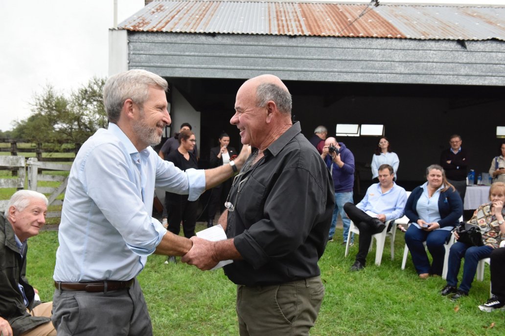El gobernador trabaja en mantener firme su vínculo con el agro. El gobernador trabaja en mantener firme su vínculo con el agro.