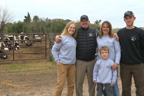 Hernán Muller, junto su familia, recibió a tamberos de su zona en plan de capacitación