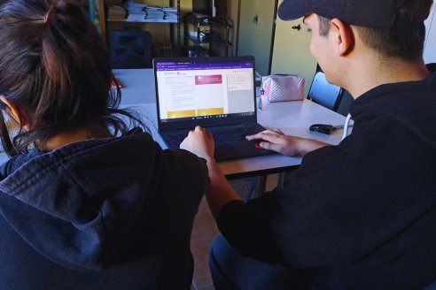Enseñan a utilizar simuladores digitales en escuelas técnicas
