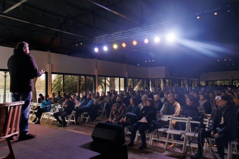 Más de 1200 personas reunidas por la regeneración