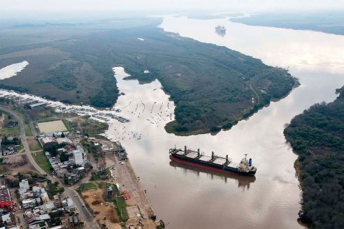 Embarcar arroz desde puerto Uruguay entró en la agenda política
