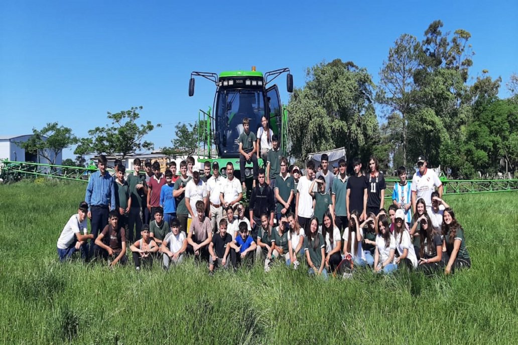 Entre productores y alumnos, participaron 98 personas. Entre productores y alumnos, participaron 98 personas.