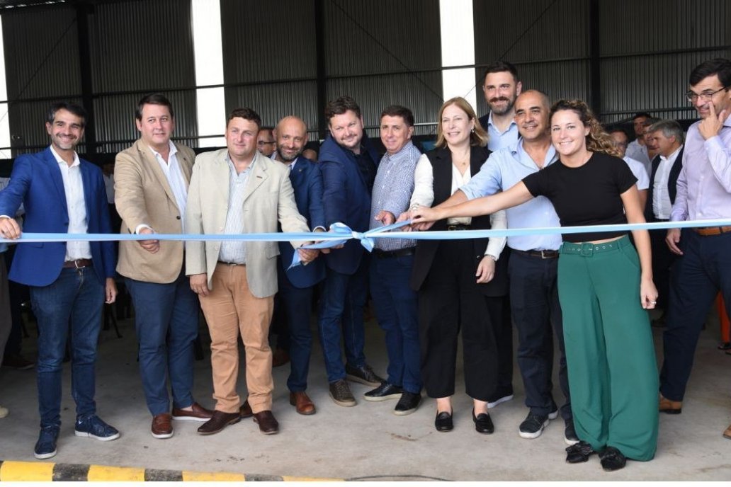 Las instalaciones están ubicadas en inmediaciones de la localidad de Pilar. Las instalaciones están ubicadas en inmediaciones de la localidad de Pilar.