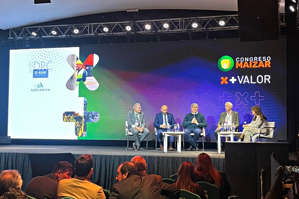 Los ministros de la Región Centro y Buenos Aires compartieron panel de análisis. Los ministros de la Región Centro y Buenos Aires compartieron panel de análisis.