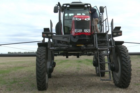 Weinbaur S.A. - Demostración Técnica a Campo para presentar a la Pulverizadora MF535R