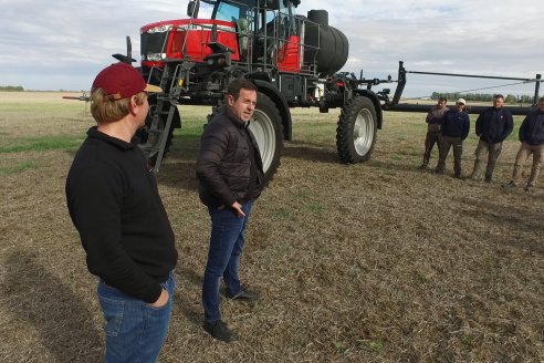 Weinbaur S.A. - Demostración Técnica a Campo para presentar a la Pulverizadora MF535R