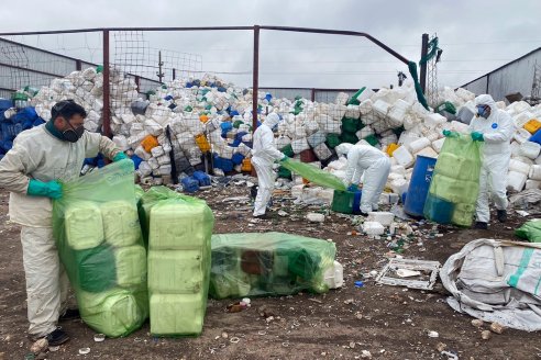 Aranguren: multa de 46 millones de pesos y clausura definitiva para un acopiador ilegal de envases vacíos