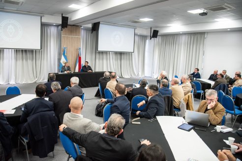 En Paraná, el gobierno entrerriano dejó firme su posición a favor del desarrollo de la hidrovía