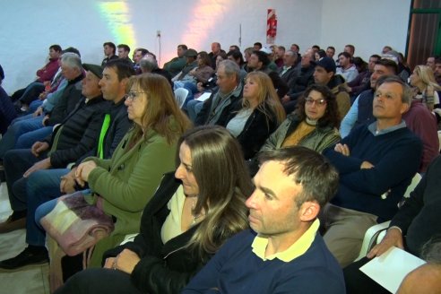 Acto de Certificación certificación a 51 ganaderos de los departamentos Diamante, Paraná y Nogoyá en Coop. La Ganadera