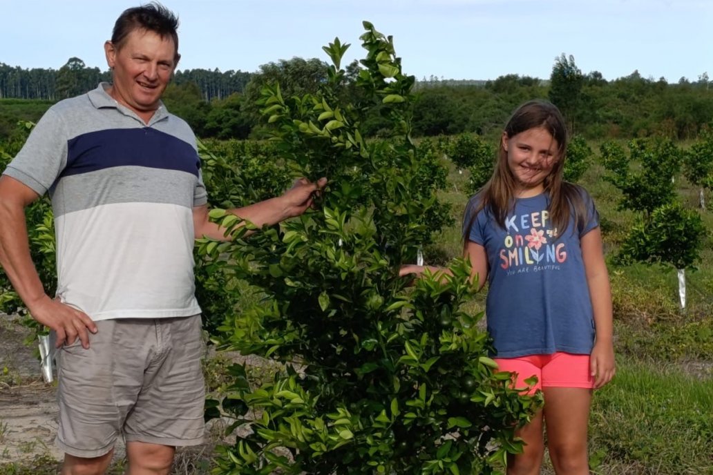 Víctor Hugo Pezelatto produce citrus en su quinta familiar de Federación. Víctor Hugo Pezelatto produce citrus en su quinta familiar de Federación.