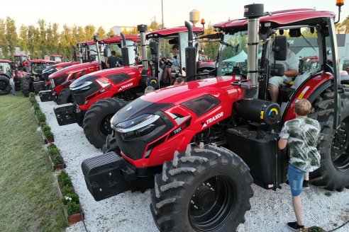 MB Maquinarias: Presentación Oficial de los Tractores Traxtor en Gral. Ramiez