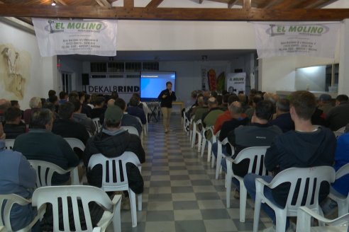Jornada de Capacitación de El Molino Agroservicios en Sociedad Rural de Maria Grande