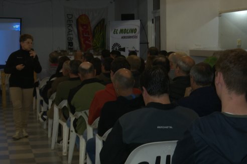 Jornada de Capacitación de El Molino Agroservicios en Sociedad Rural de Maria Grande