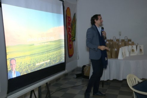 Jornada de Capacitación de El Molino Agroservicios en Sociedad Rural de Maria Grande