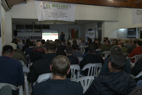 Jornada de Capacitación de El Molino Agroservicios en Sociedad Rural de Maria Grande
