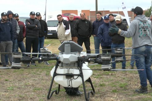Jornada de Capacitación de MB Maquinarias: Precision al vuelo - Gira tecnológica de aplicacion con drones