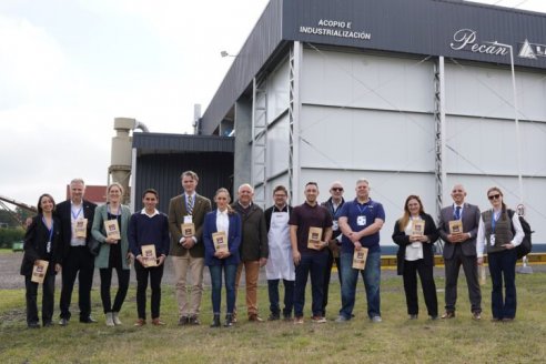 Delegados de la Cámara de Industria y Comercio Argentino-Alemana en la Cooperativa La Agrícola Regional